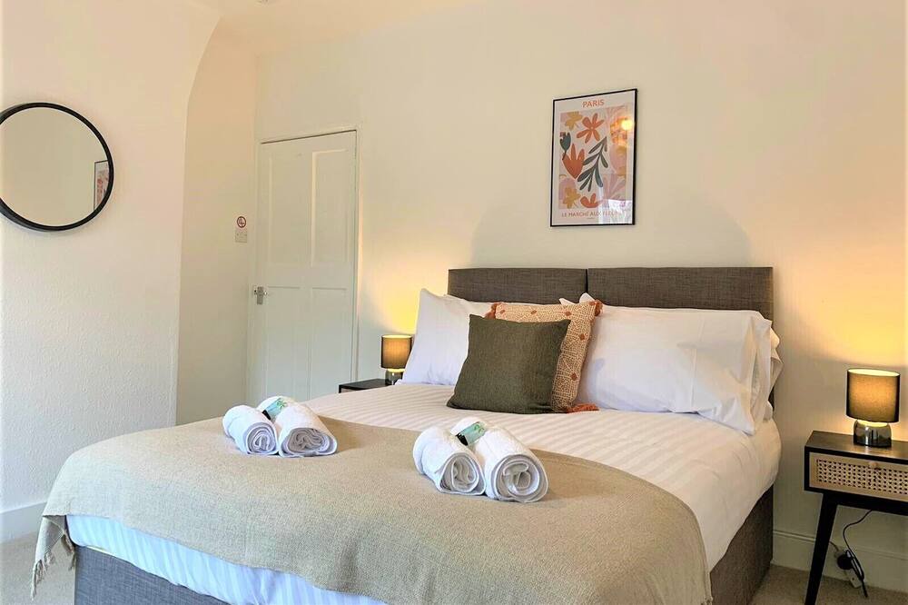 Photo of Bedroom in Newcastle-Under-Lyme