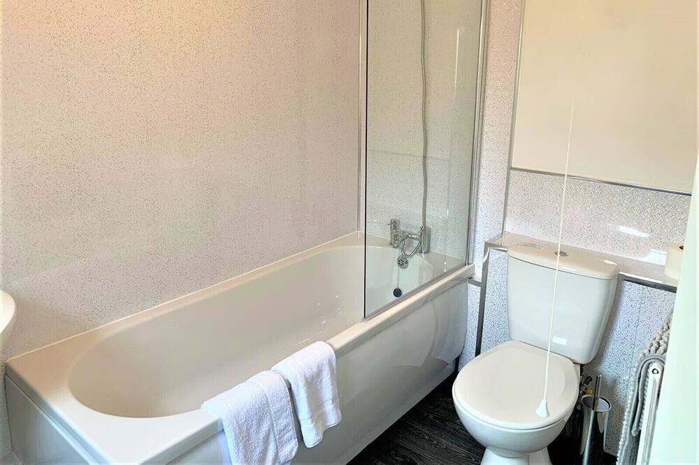 Photo of Bathroom in Newcastle-Under-Lyme