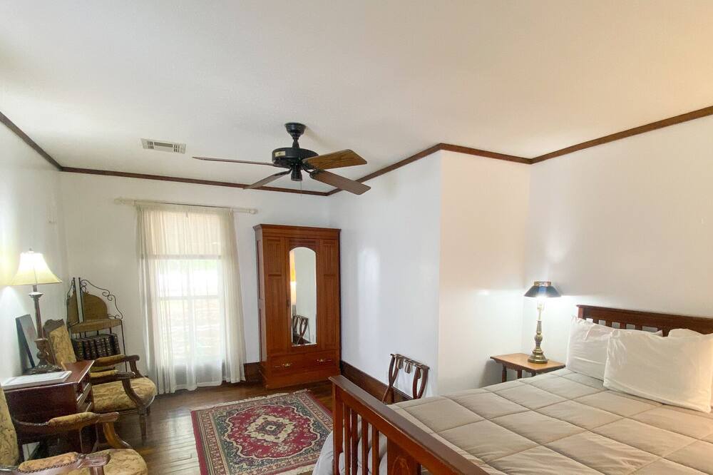 Photo of Bedroom in Salado