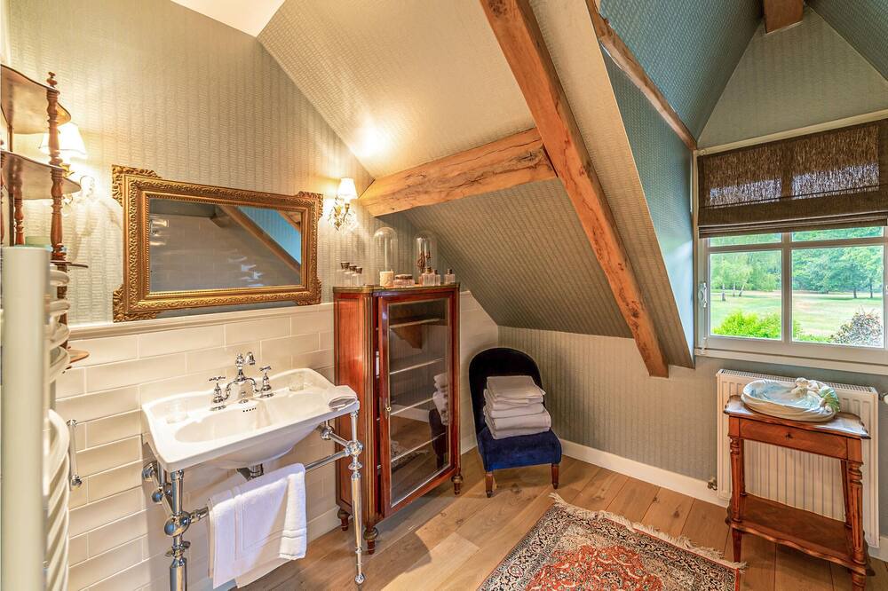 Photo of Bathroom in Nouan-le-Fuzelier