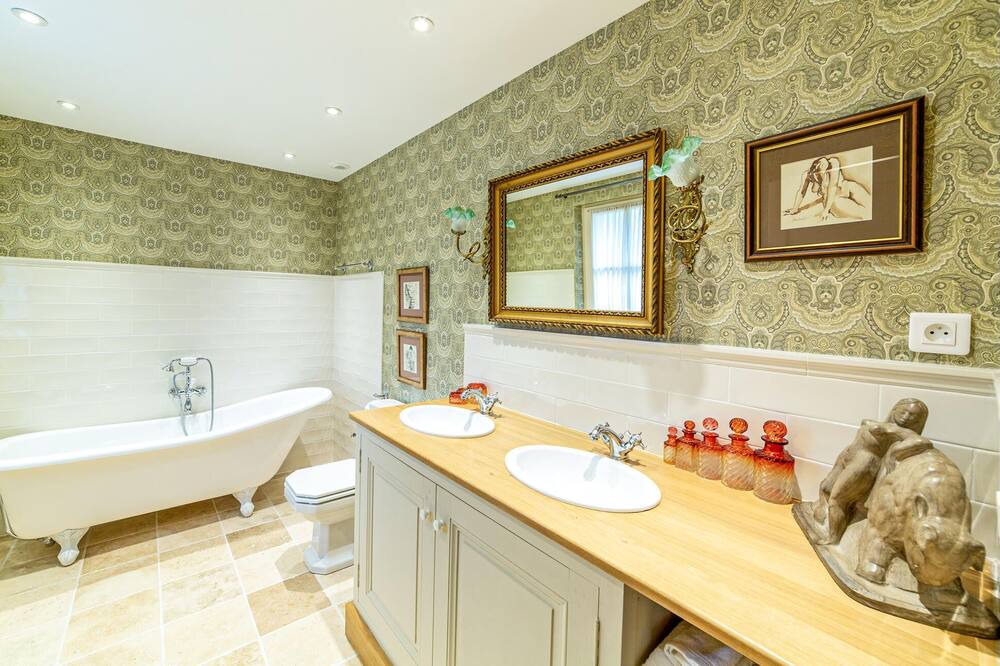 Photo of Bathroom in Nouan-le-Fuzelier