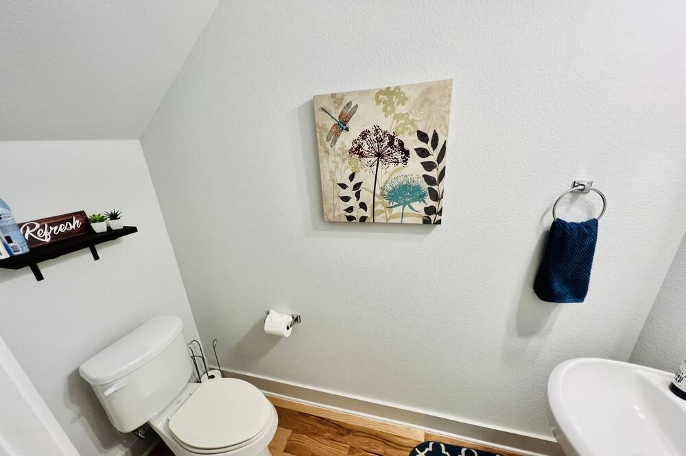 Photo of Bathroom in Montopolis