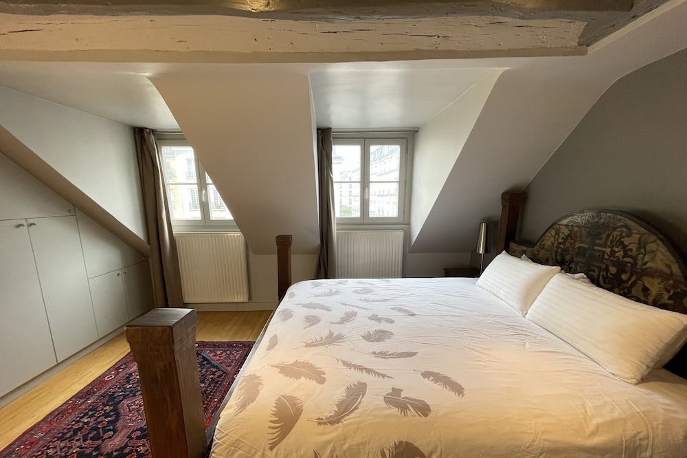 Photo of Bedroom in 4th Arrondissement