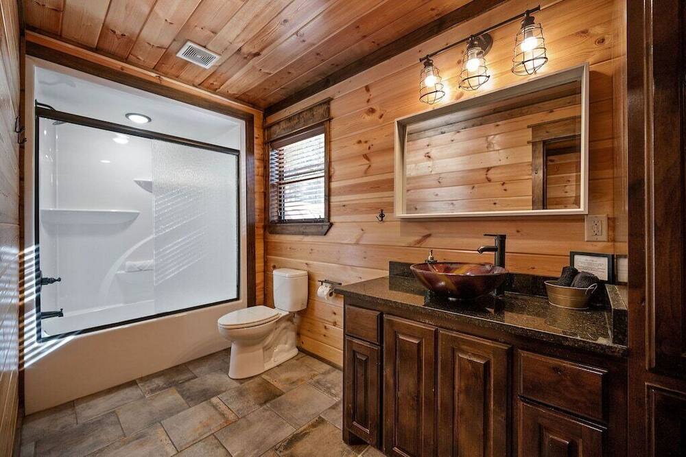 Photo of Bathroom in Hochatown