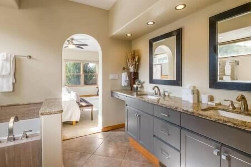 Photo of Bathroom in Sandia Heights South