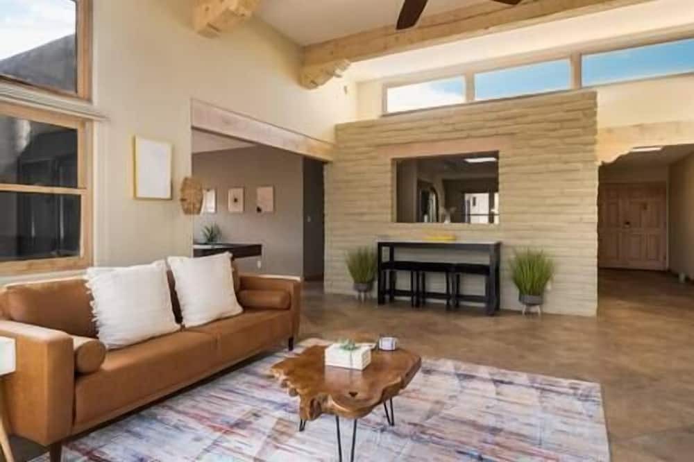 Photo of Livingroom in Sandia Heights South