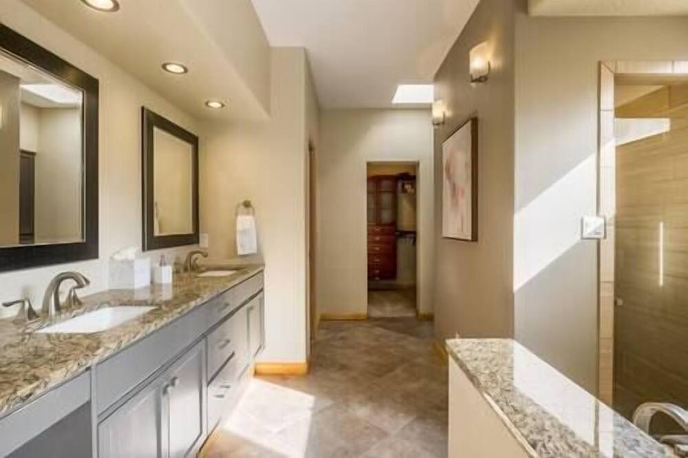 Photo of Bathroom in Sandia Heights South
