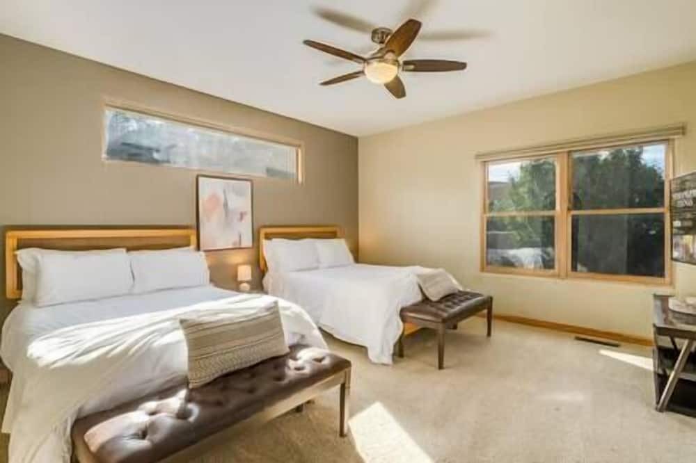 Photo of Bedroom in Sandia Heights South