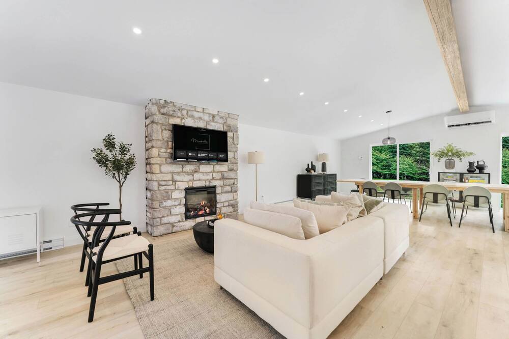 Photo of Livingroom in Amherst