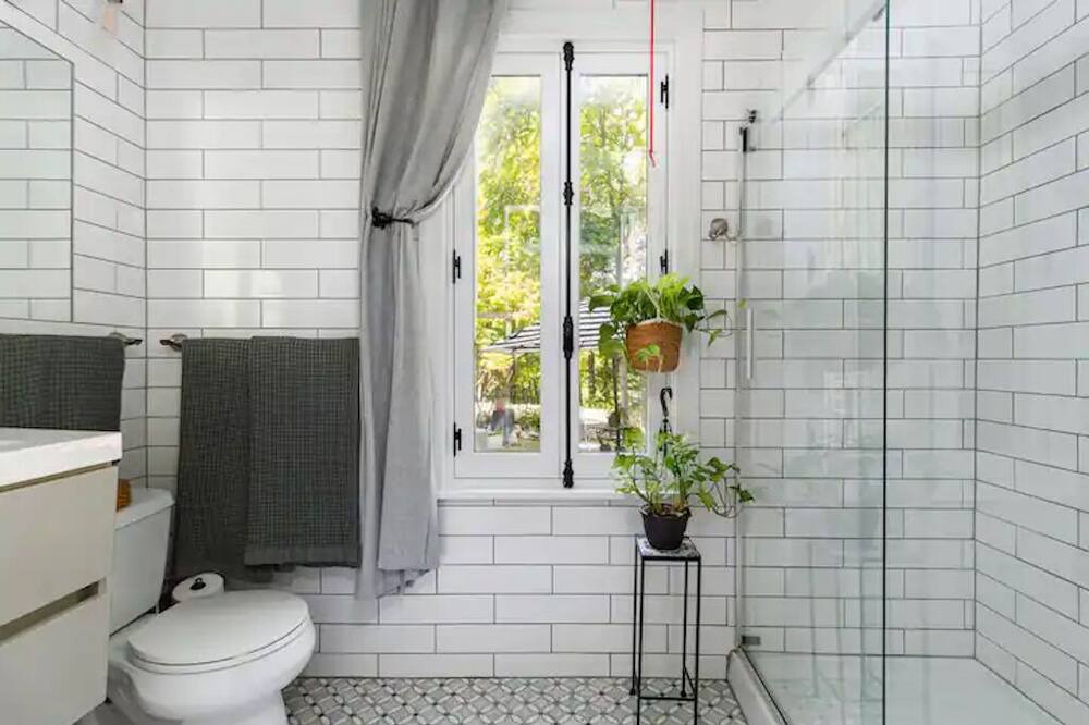 Photo of Bathroom in Red Hook