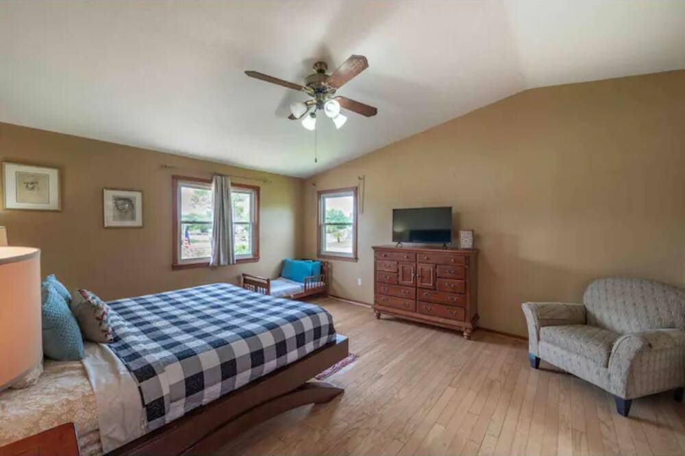 Photo of Bedroom in Westchase