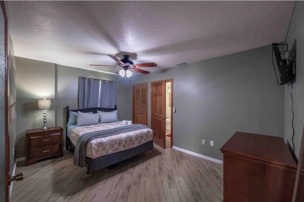 Photo of Bedroom in Westchase