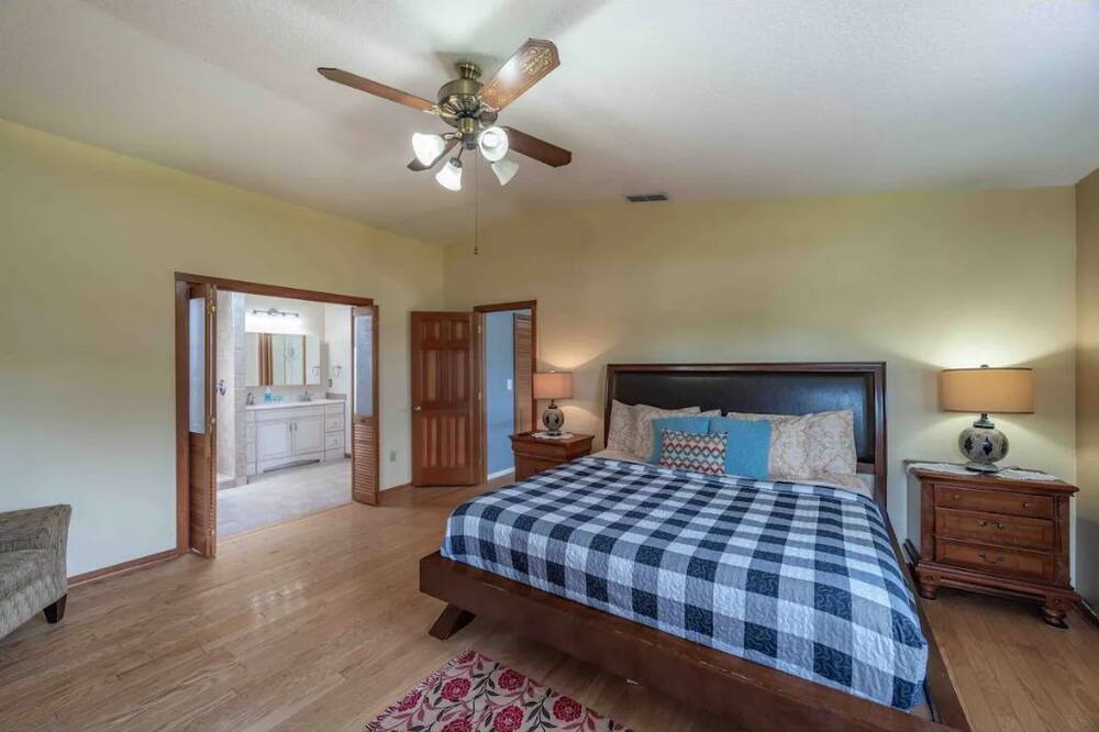 Photo of Bedroom in Westchase