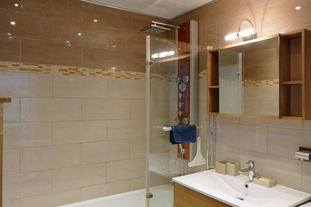 Photo of Bathroom in Puteaux