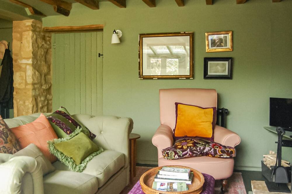 Photo of Livingroom in Shipton under Wychwood