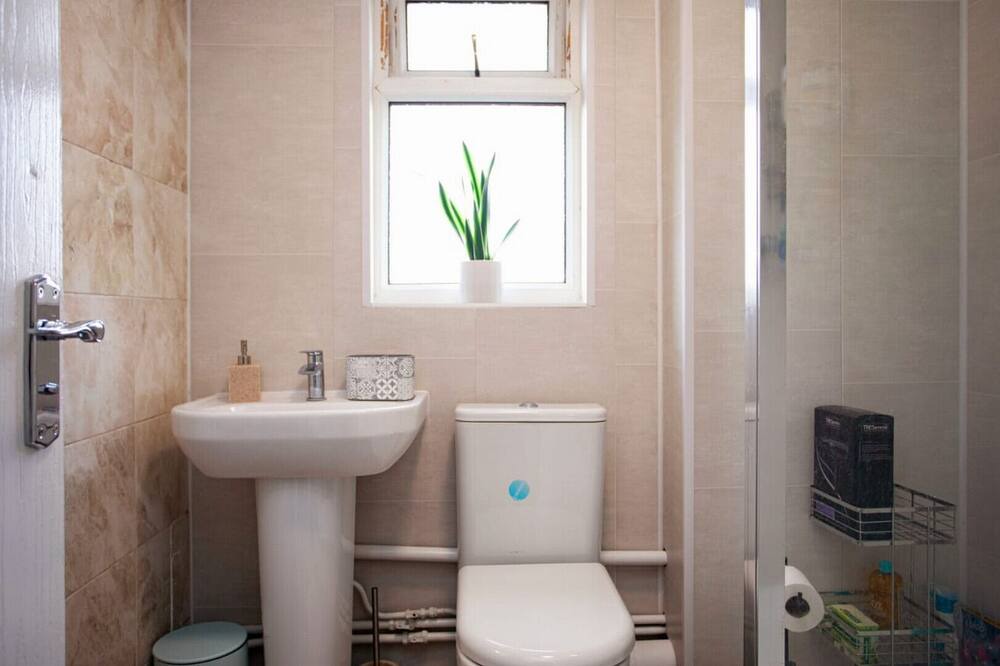 Photo of Bathroom in Toddington