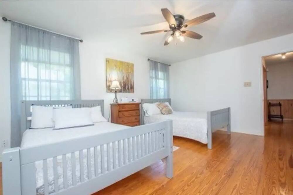 Photo of Bedroom in Pineville