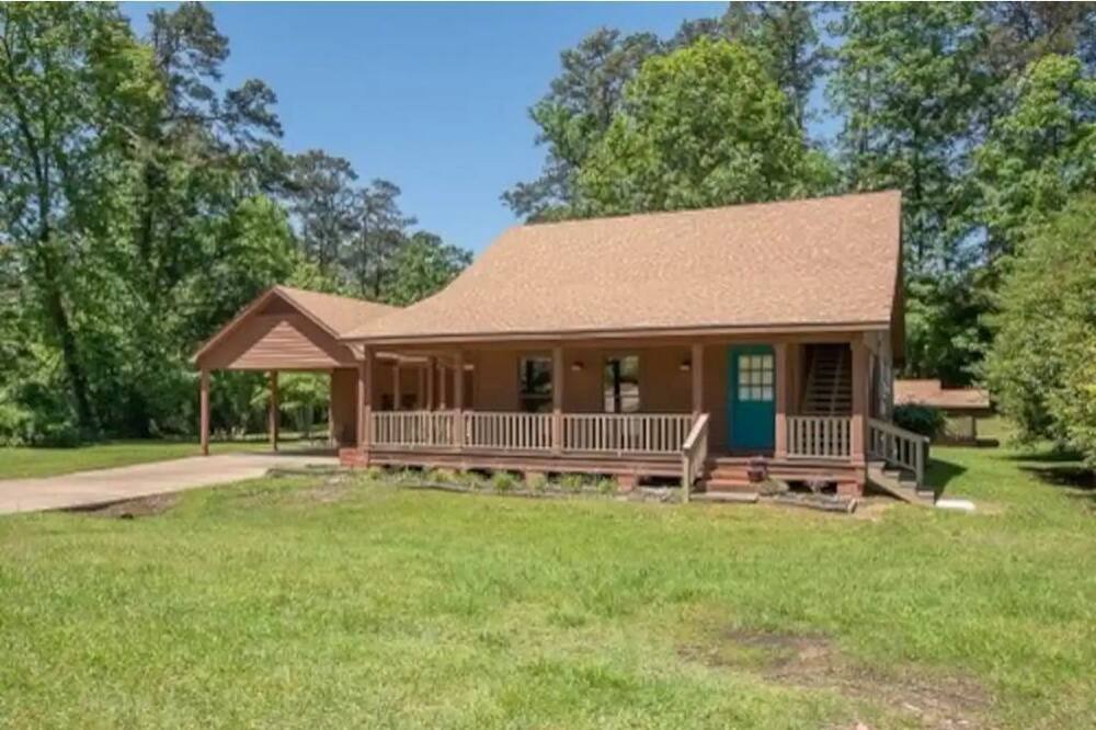 Photo of Outdoor in Pineville
