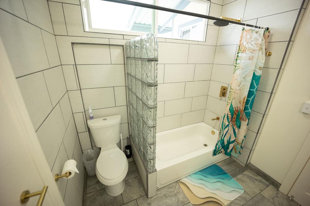 Photo of Bathroom in Paukaa