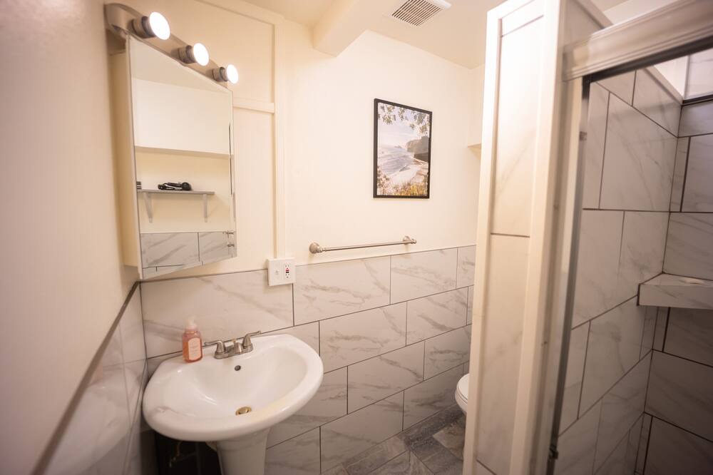 Photo of Bathroom in Paukaa