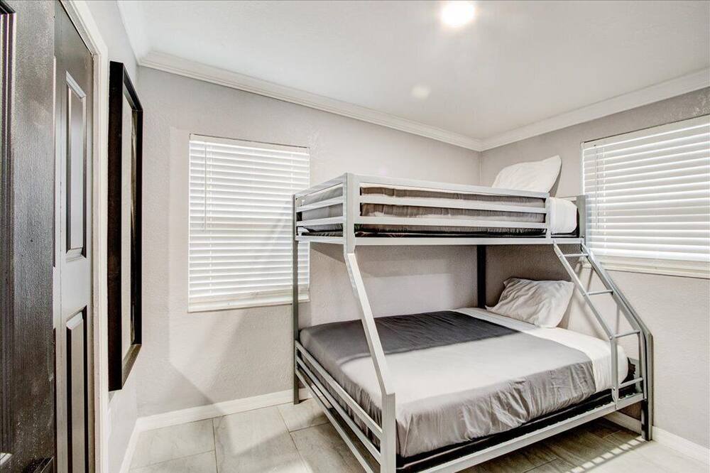 Photo of Bedroom in Altamonte Springs