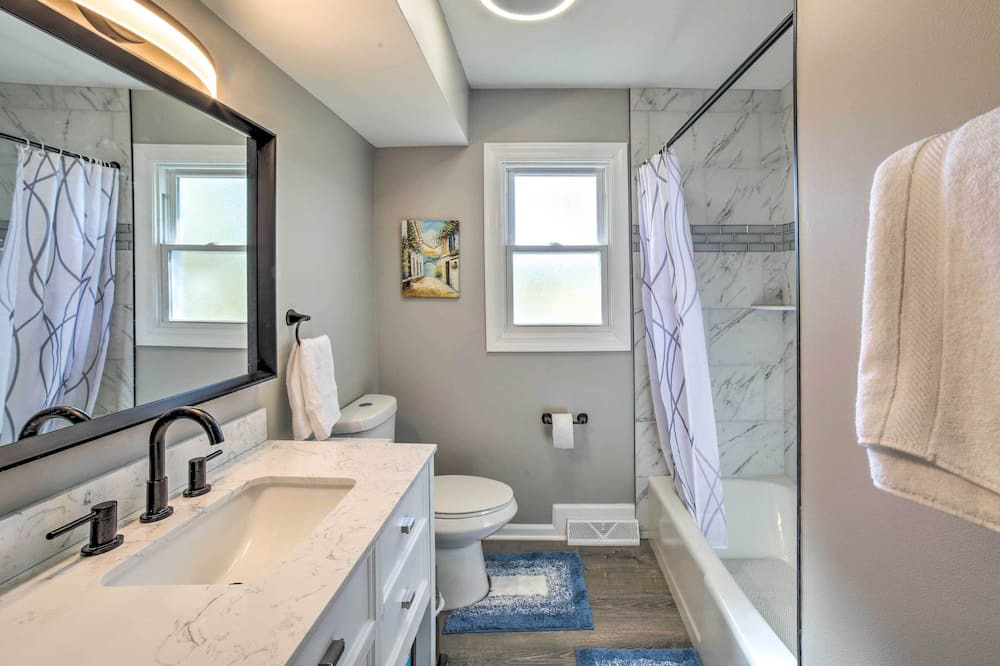 Photo of Bathroom in Dyer