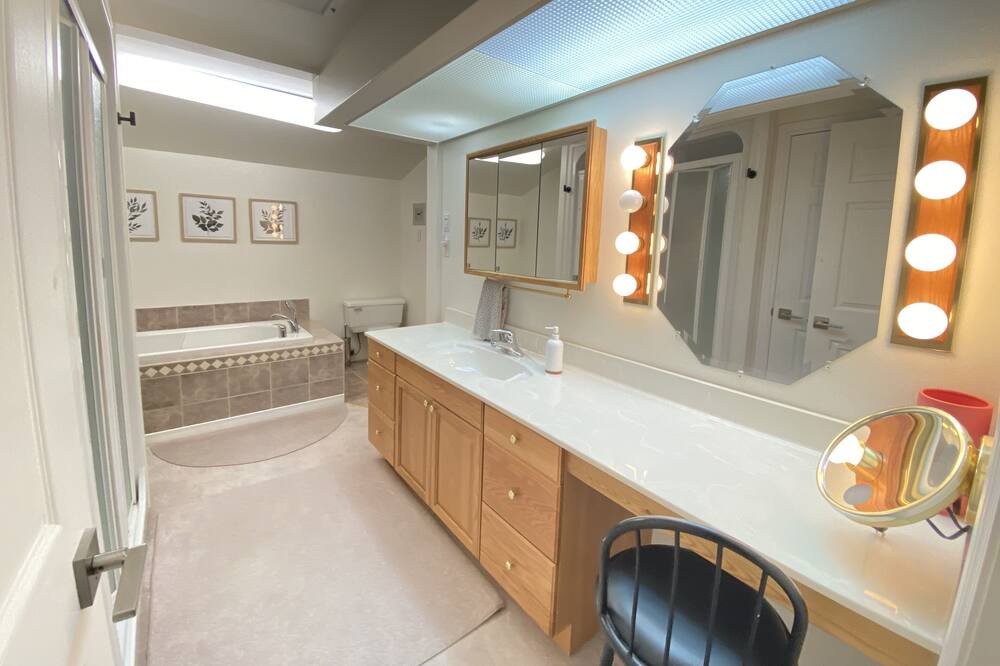 Photo of Bathroom in Kincardine