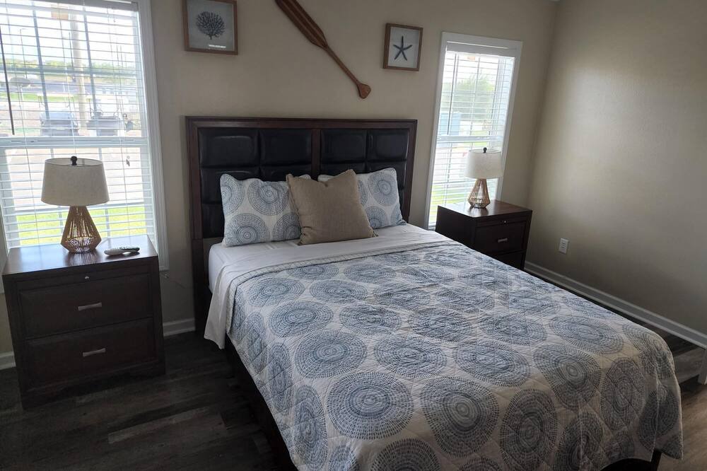 Photo of Bedroom in Lake Jackson