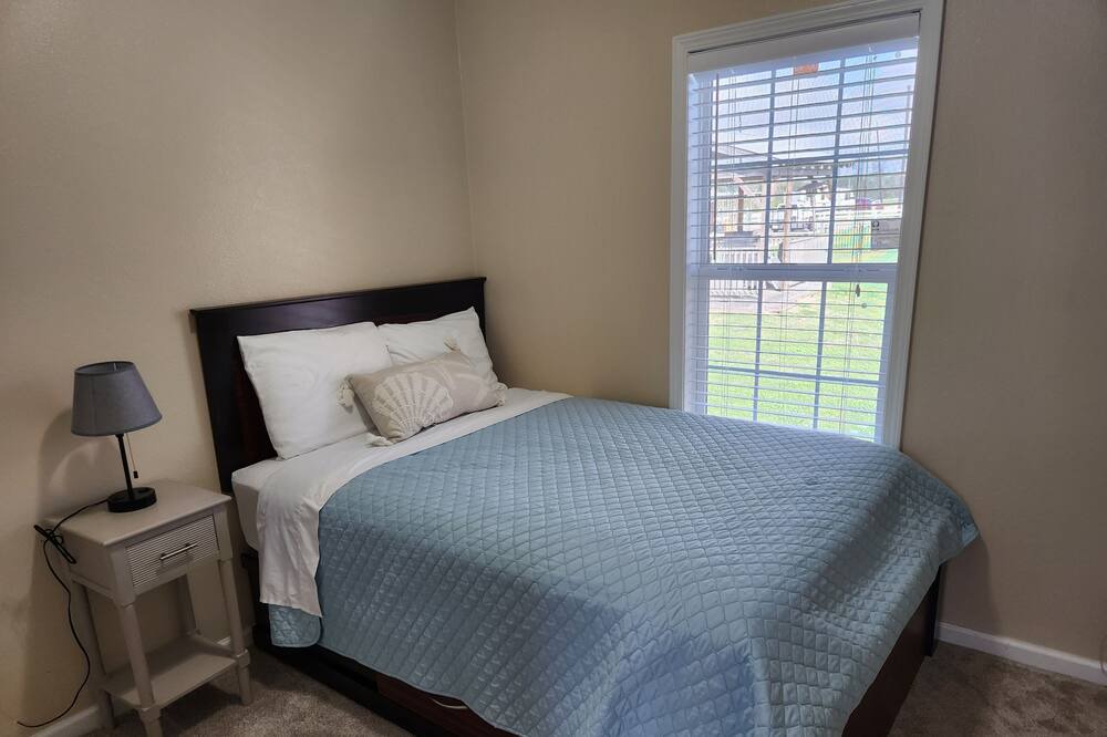 Photo of Bedroom in Lake Jackson