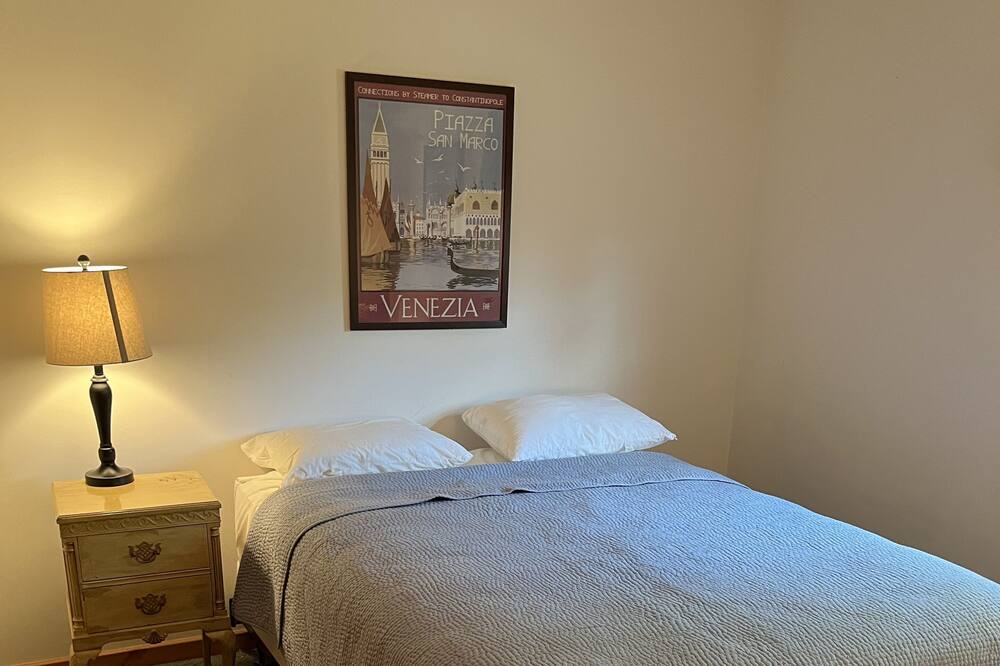 Photo of Bedroom in Ludlow