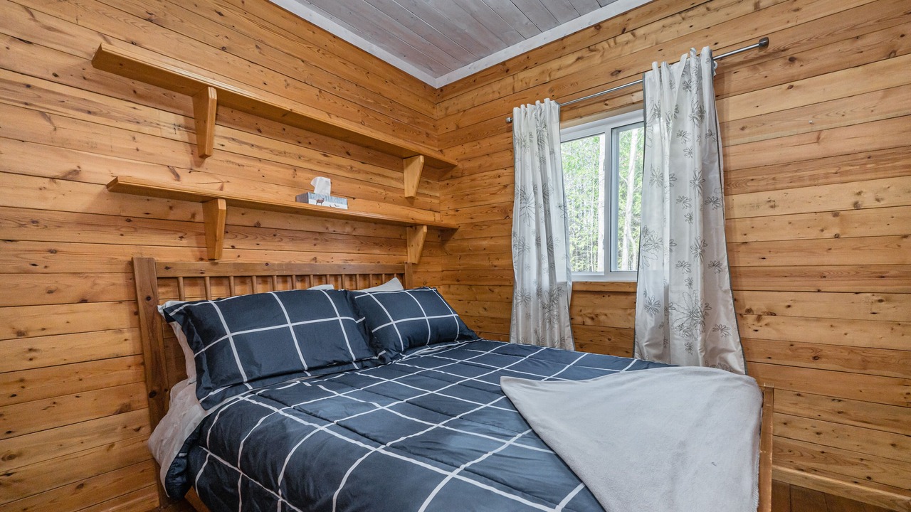 Photo of Bedroom in Colpoys Bay
