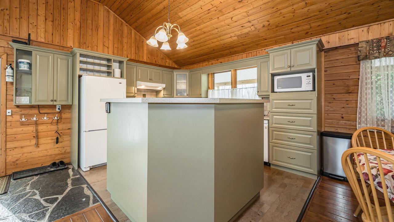 Photo of Kitchen in Colpoys Bay