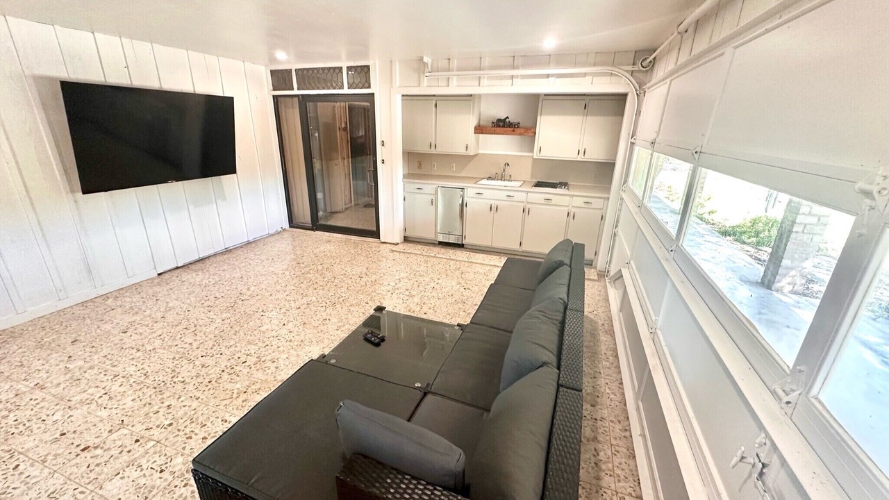 Photo of Livingroom in Junction
