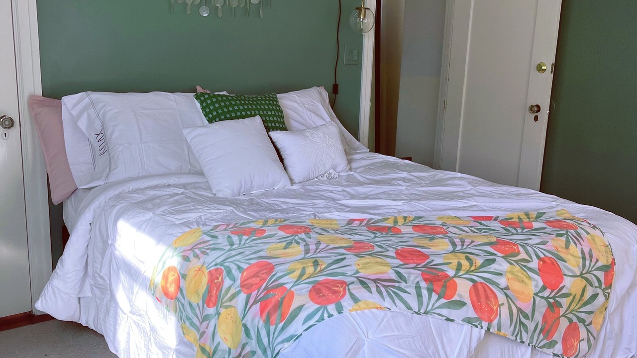 Photo of Bedroom in Wilshire Center