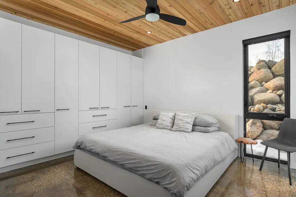Photo of Bedroom in Onanole