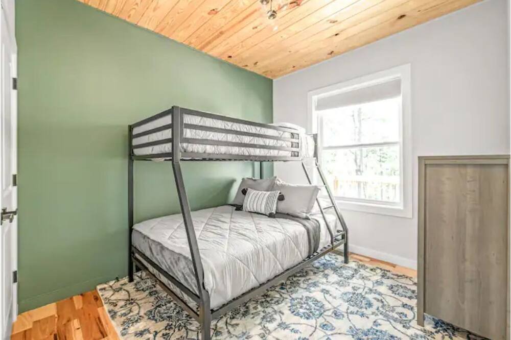 Photo of Bedroom in Lake Lure