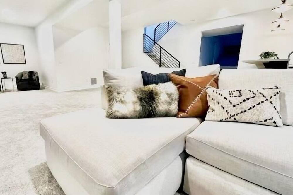 Photo of Livingroom in Aurora