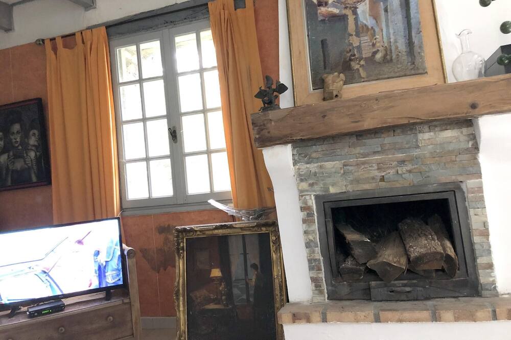 Photo of Livingroom in Saint-Hippolyte-du-Fort