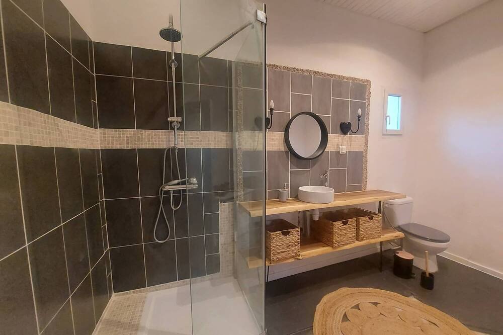 Photo of Bathroom in Camaret-sur-Aigues