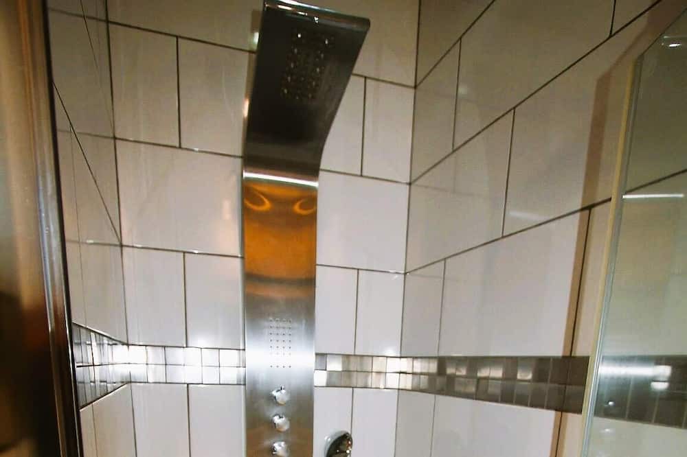 Photo of Bathroom in Anatole France Danton