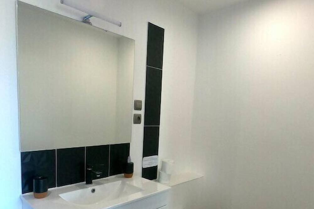 Photo of Bathroom in Sorgues