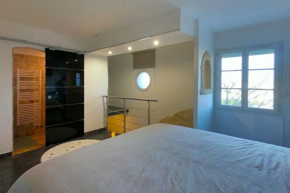Photo of Bedroom in Sorgues