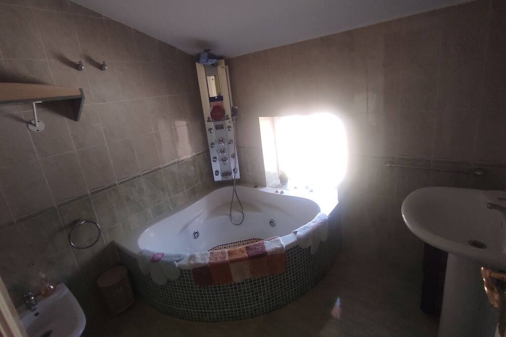 Photo of Bathroom in Quinto