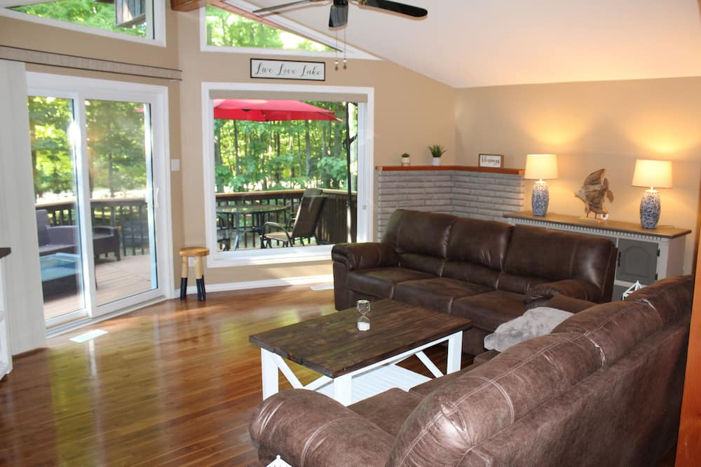 Photo of Livingroom in Lafontaine
