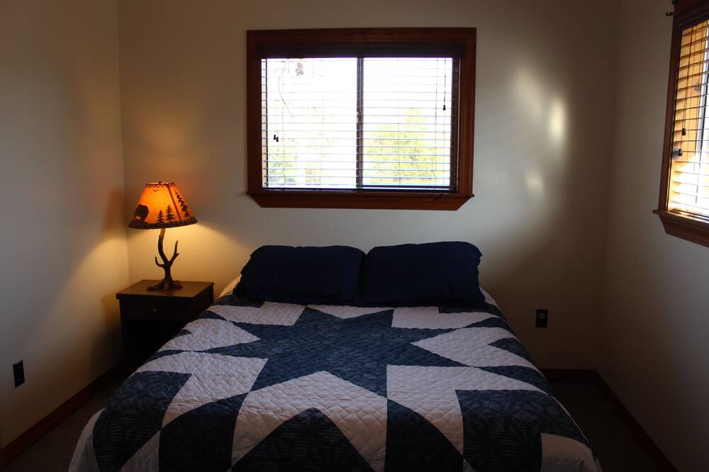 Photo of Bedroom in Oakland