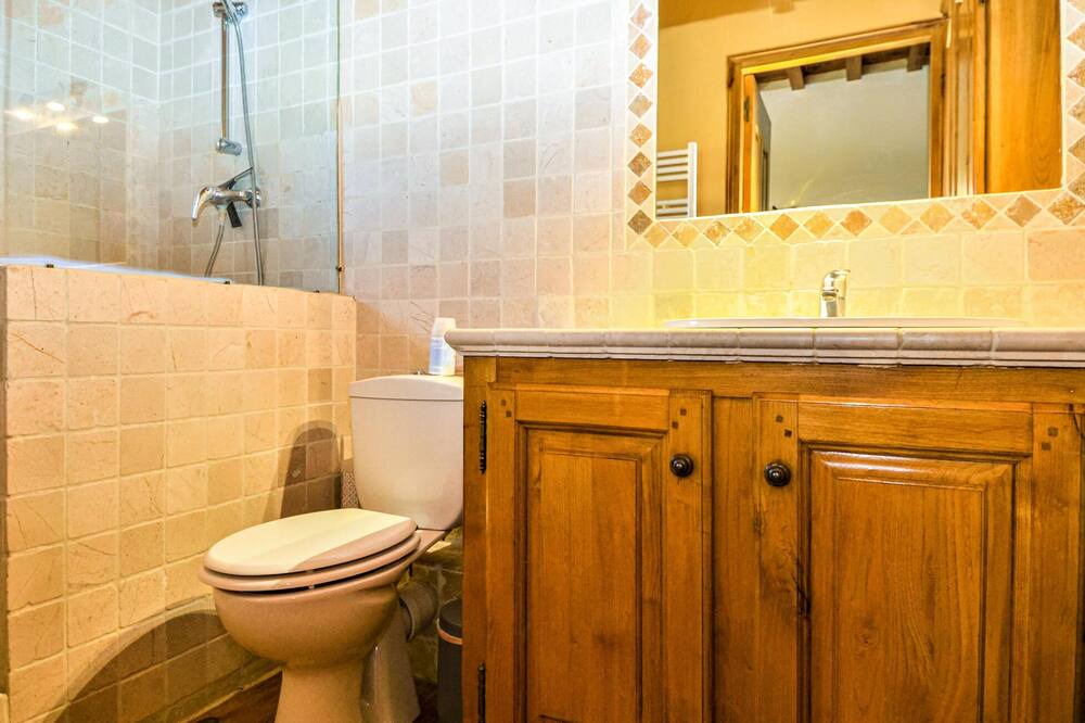 Photo of Bathroom in Maillane