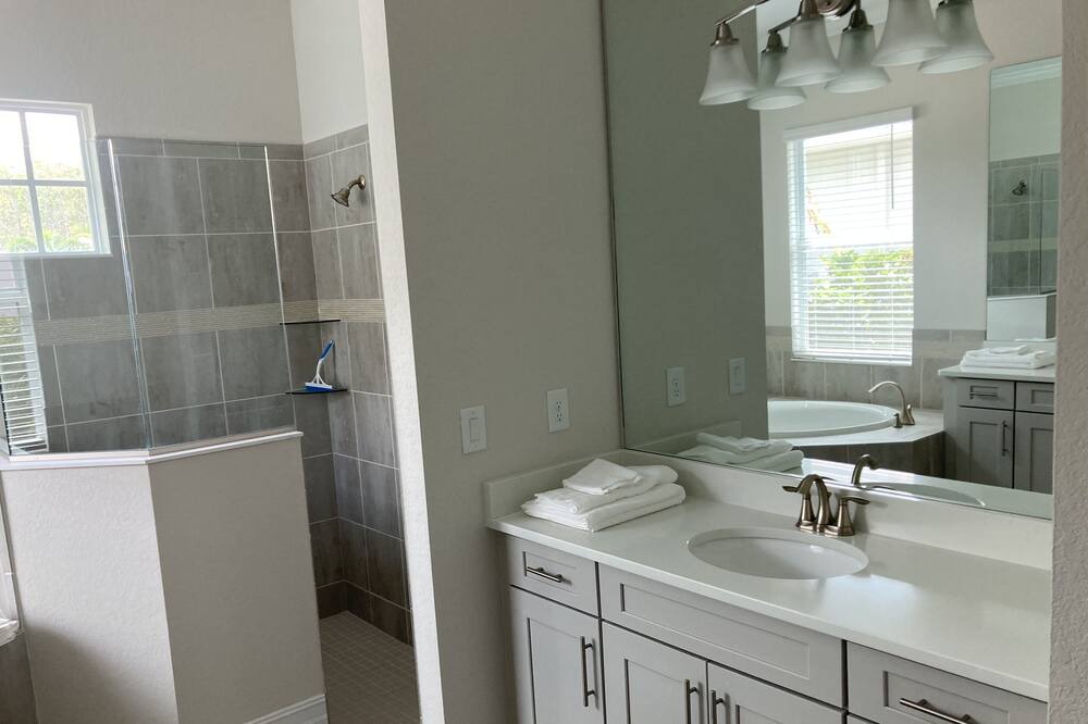 Photo of Bathroom in Biggar