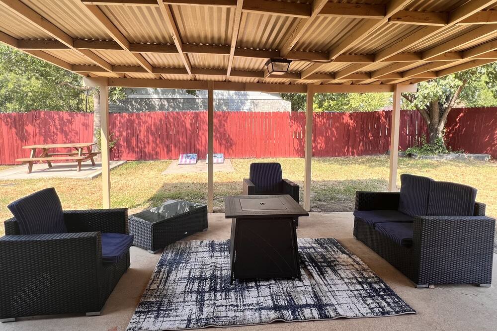 Photo of Patio Balcony in Elmo