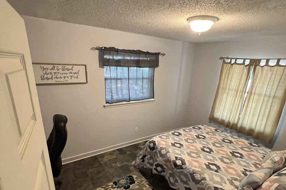 Photo of Bedroom in Commerce