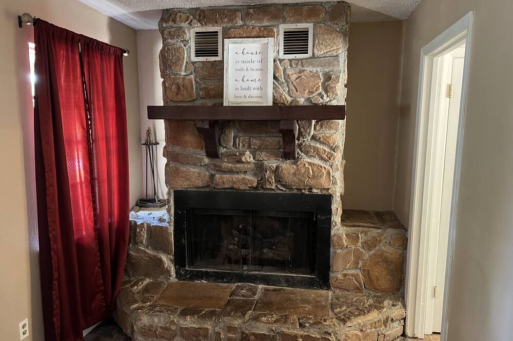 Photo of Livingroom in Commerce